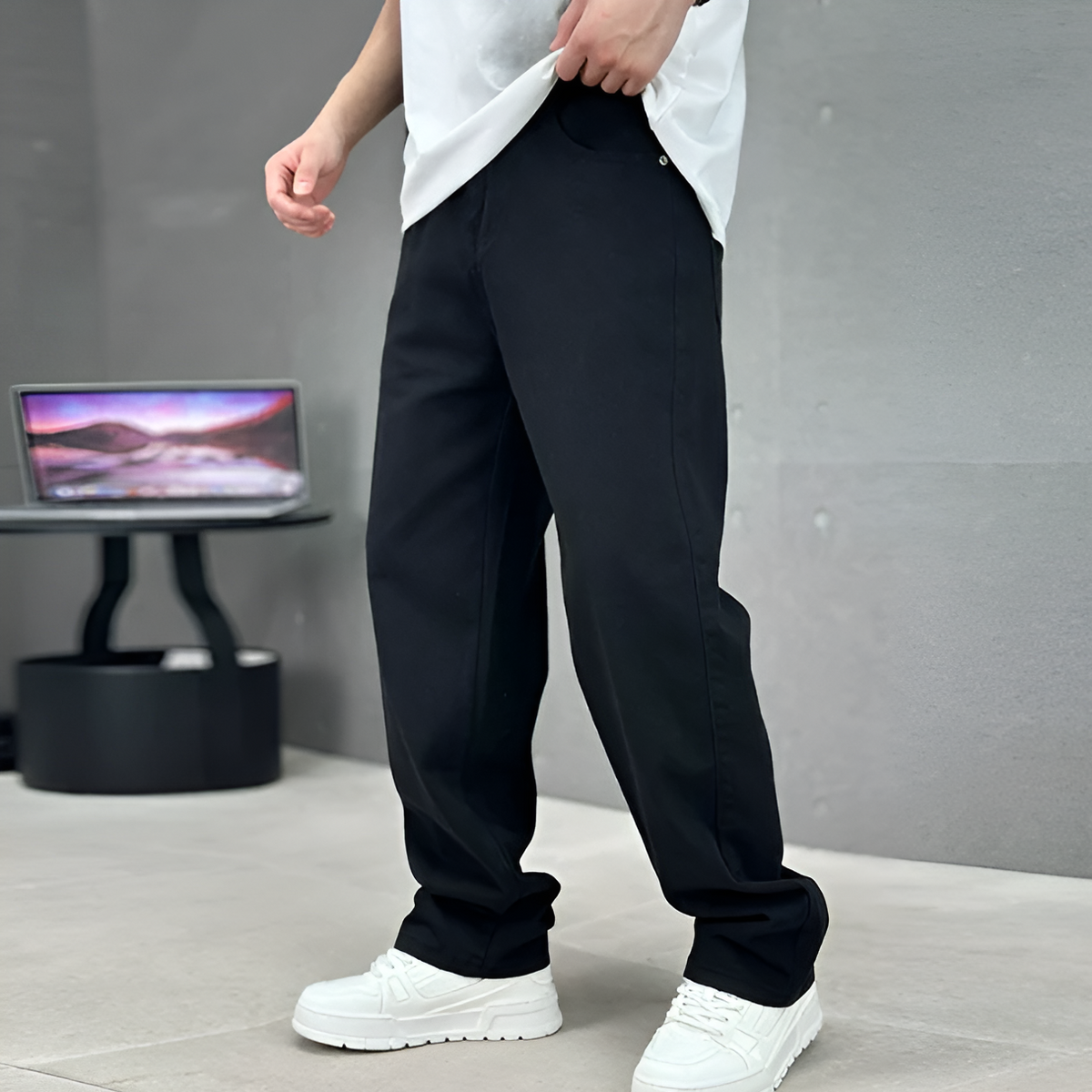 Men’s Classic Straight‑Leg Jeans with Modern Pockets